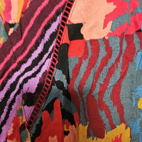 John Mark Woman’s Oversized Small Top, Mix print with colorful embroidery - Picture 7 of 8